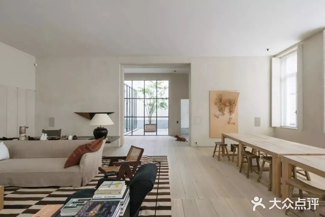 被改造后的建筑还是很有魅力的 原本建筑结构就是一大特