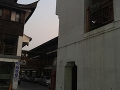 -新场古镇-停车场