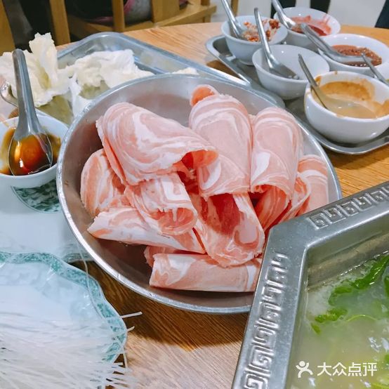 正红内蒙一只羊