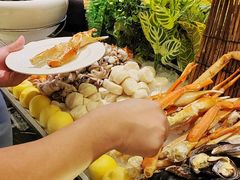 -广州万富希尔顿酒店·感趣自助餐厅·金秋蟹宴生蚝海鲜刺身烧烤