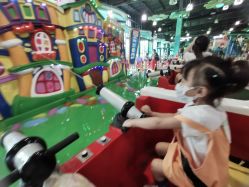 -维佳童话镇演出现场(徐东店)
