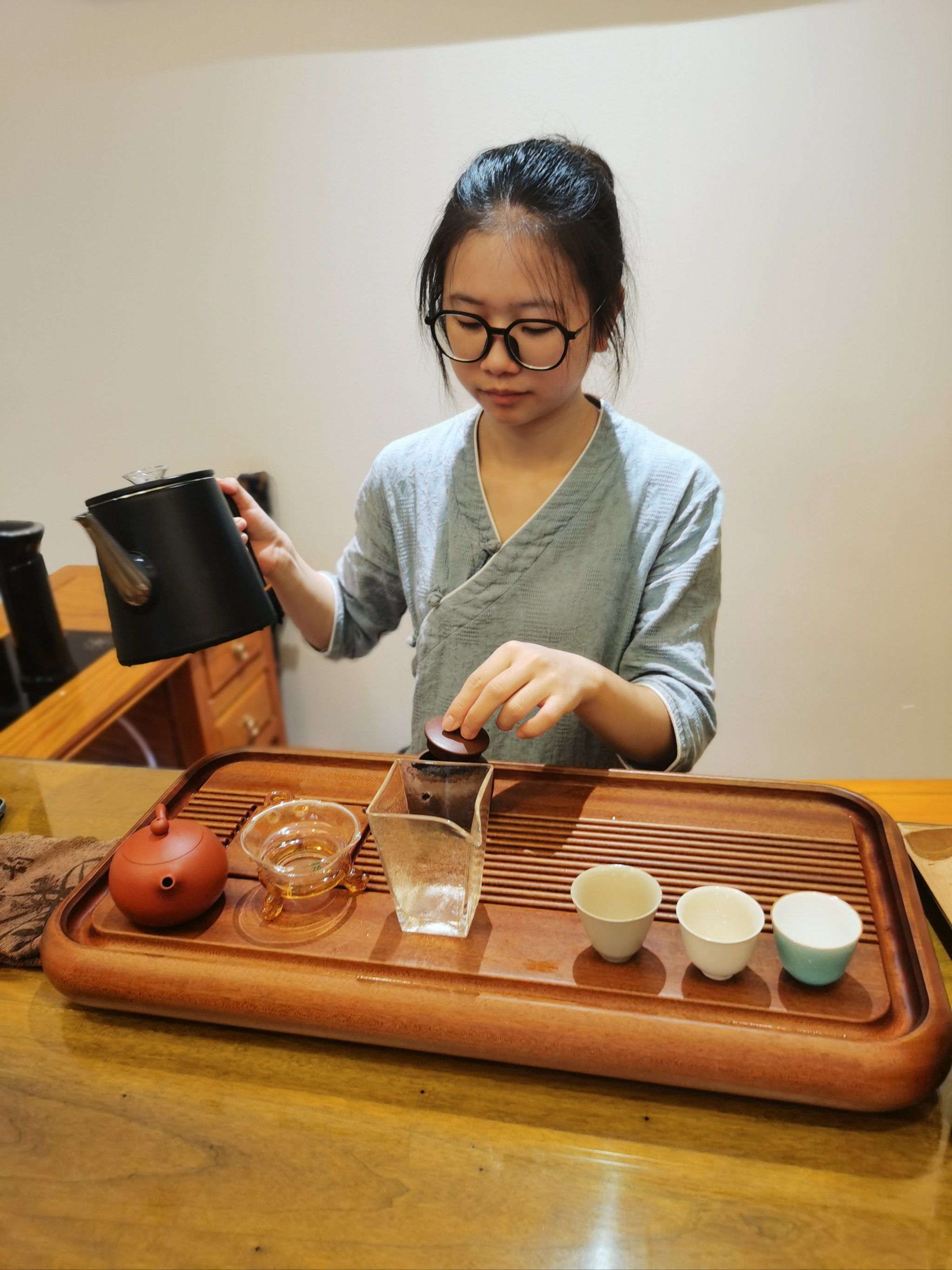 哇塞,这么美的茶艺小姐姐[色][色][色]