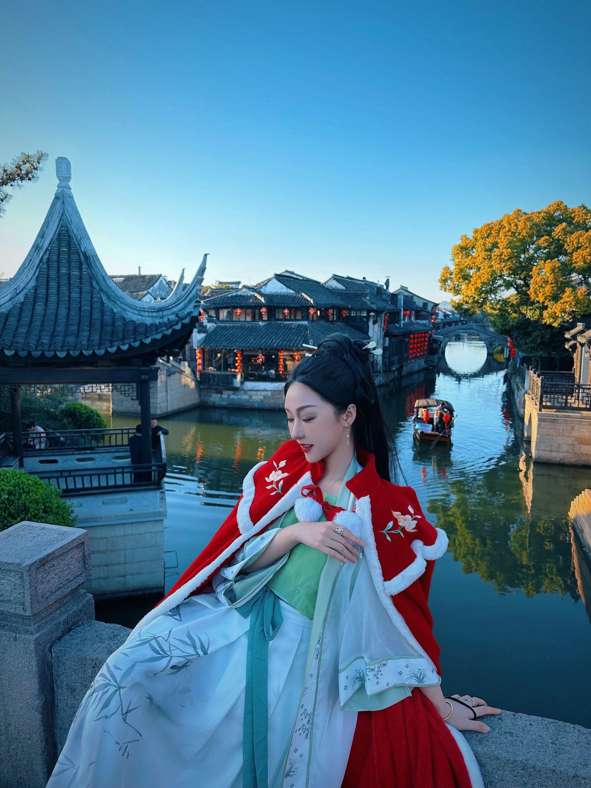 河里有水,岸上有人家🏮
来西塘古镇怎么能不租套汉服拍照呢📷