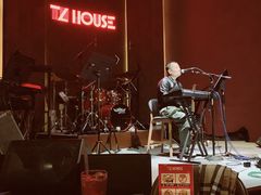 -TZ House音乐现场(来福士中心店)