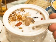 冰糖雪耳桃胶奶-广信牛奶甜品世家(台东店)