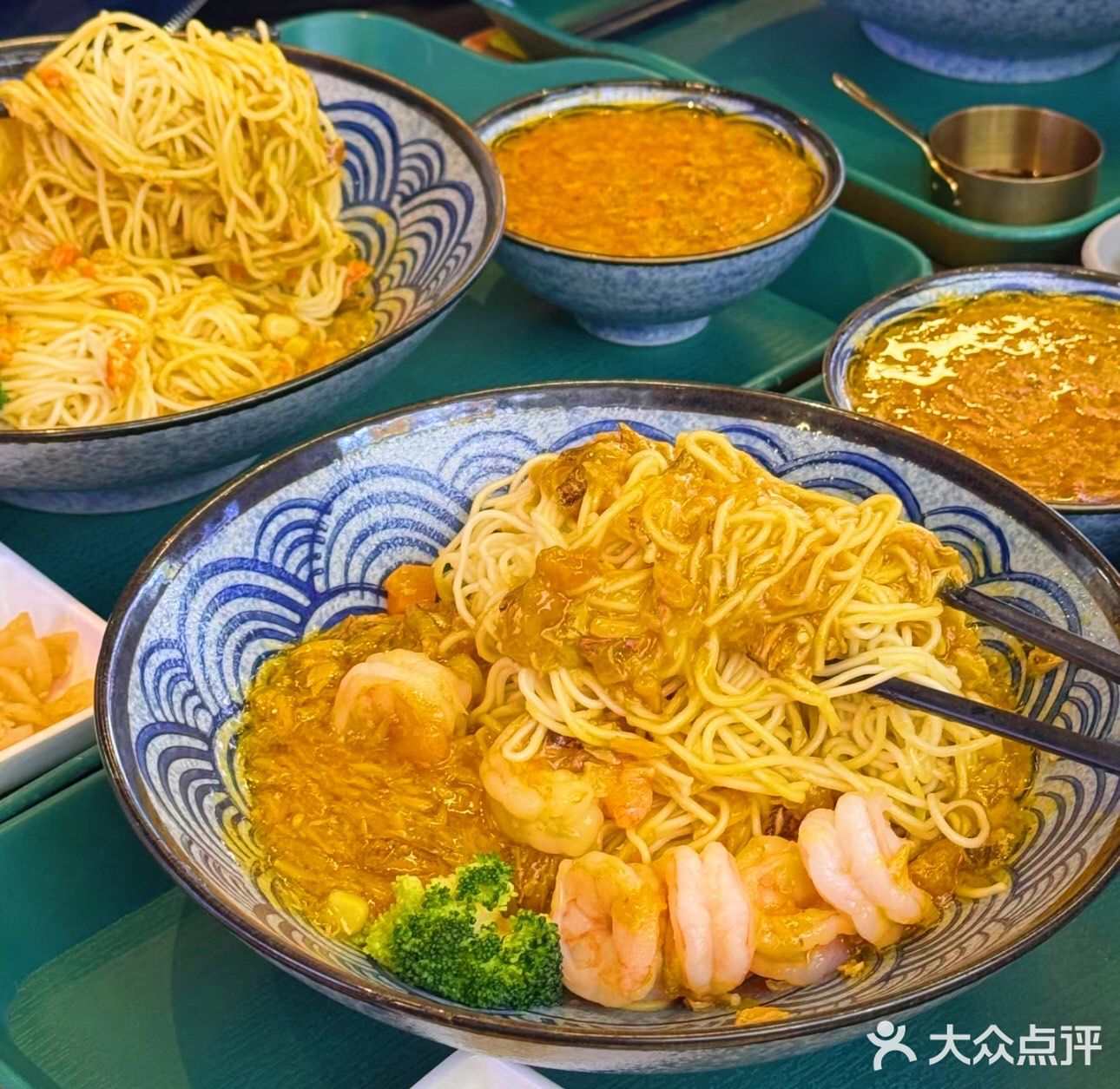 🦀来南京必吃！金灿灿的蟹黄面，香迷糊了！