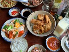 -Cuc Gach Quan Restaurant