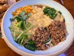 -爆炸头阿姨小四川正宗川味小吃(无任何分店)
