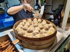 蛋黄芝士纸皮烧麦-鑫震源·苏式大虾生煎(山塘街店)