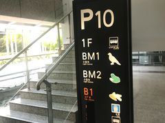 -虹桥火车站-停车场