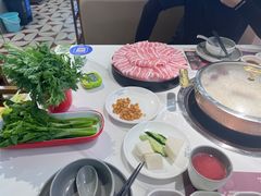 -洪氏嗨捞·广东猪肚鸡·椰子鸡火锅(西咸万象城店)