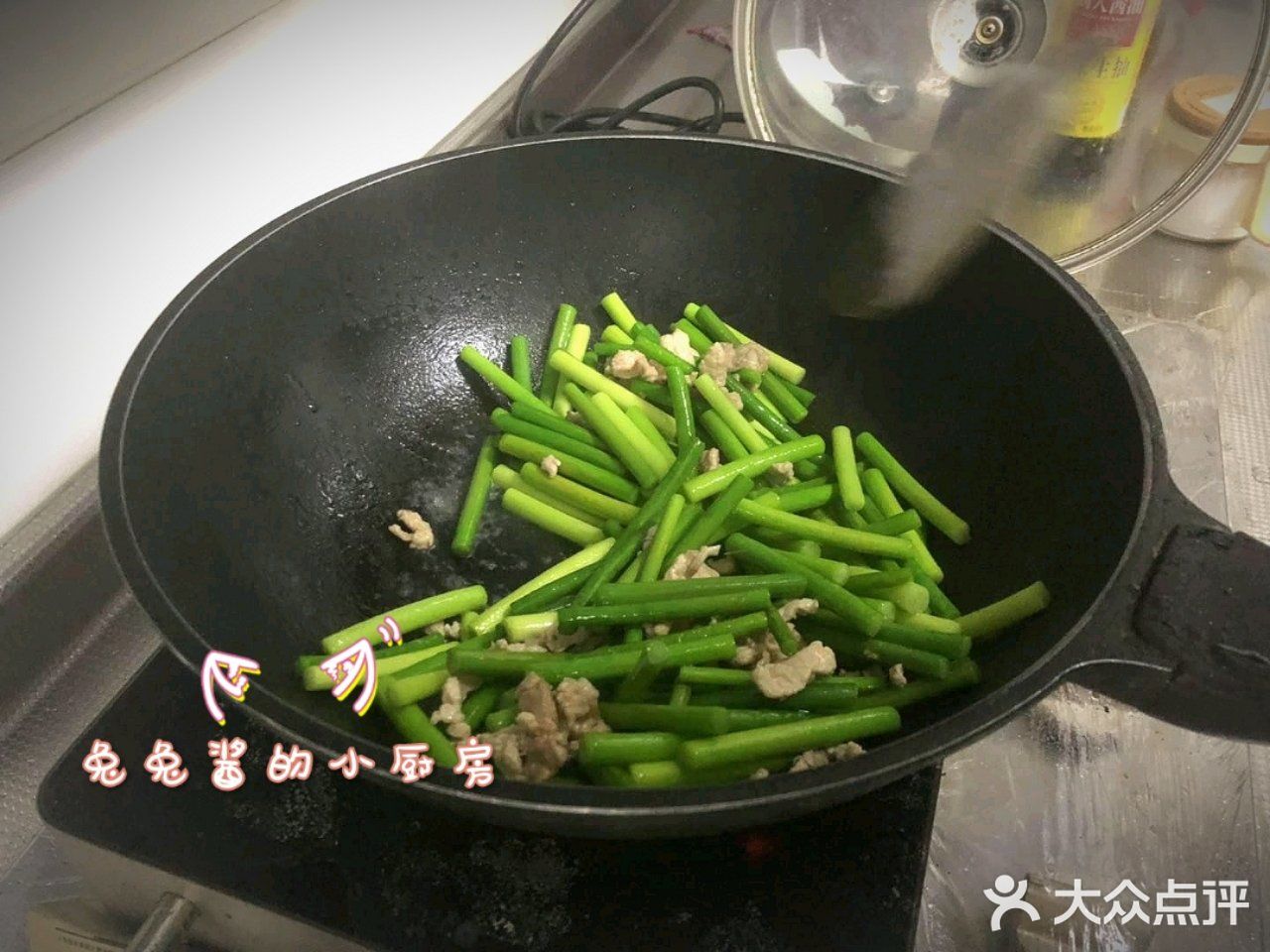 蒜苔炒肉🍲健康营养🐰10分钟就能做好。