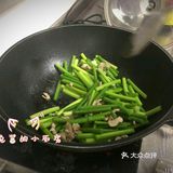 蒜苔炒肉🍲健康营养🐰10分钟就能做好。