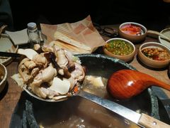 野生菌石锅土鸡-蘑界·野生菌火锅(深业上城店)