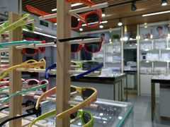 -臻美视爵眼镜·明月·依视路·蔡司折扣店(广渠门店)