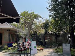 -Chom Cafe and Restaurant