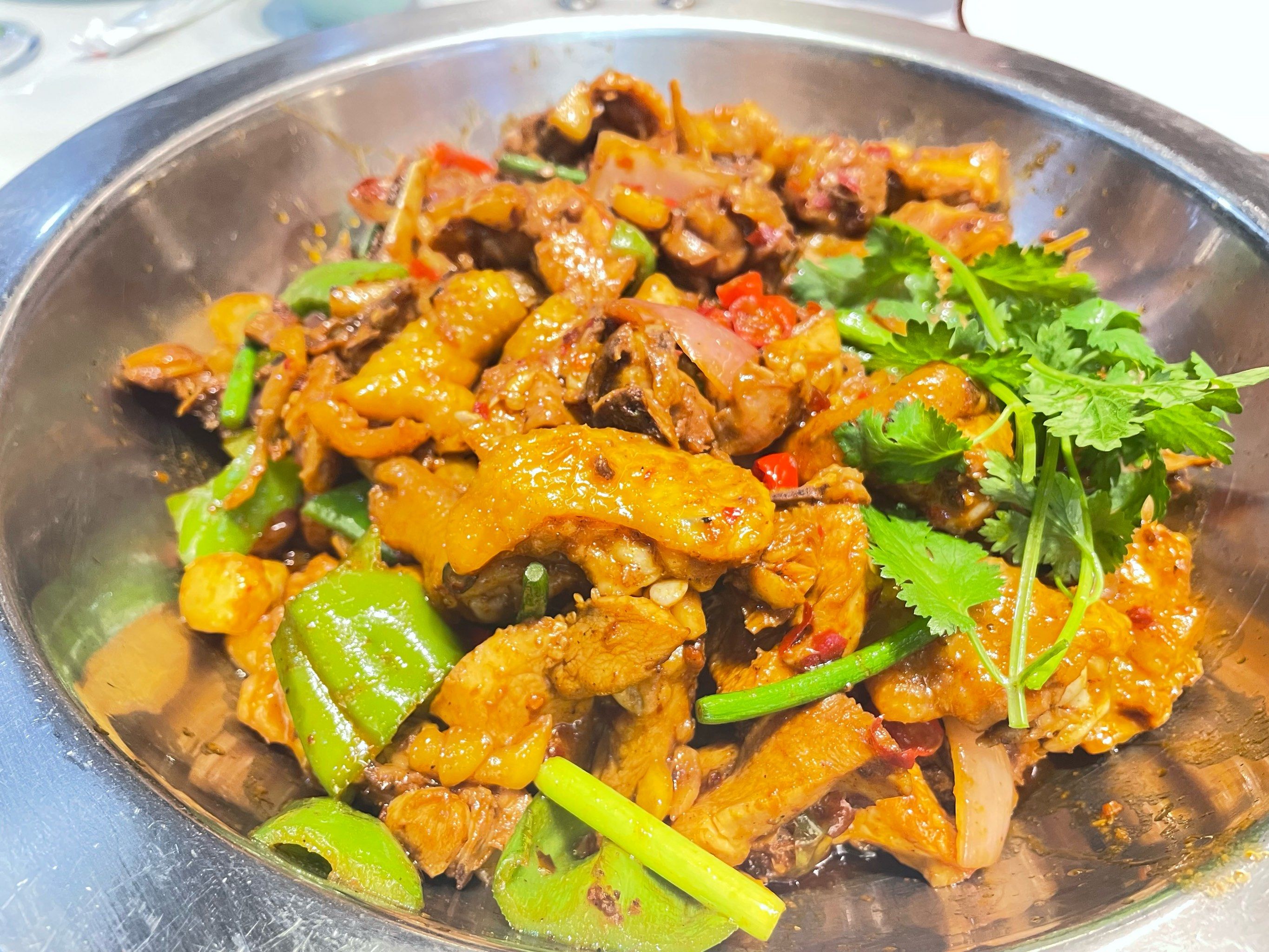 不然吃不完的,
基本都是五斤以上的大公鸡
酸菜炒