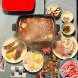 海鲜、五花肉、蔬菜经过烧烤后