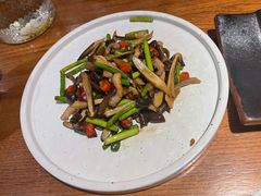 小炒牛肝菌-敏珠拉姆藏餐·南京厨房(富春江东街店)