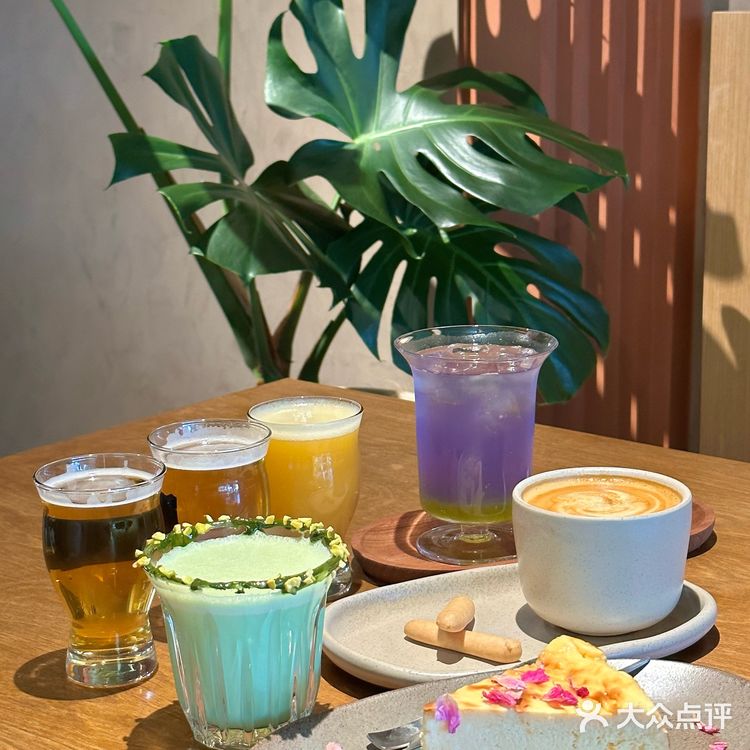 精酿配甜品，下午茶买醉石锤了…