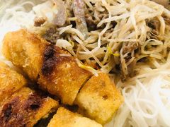 蒜香牛肉春卷捞檬-甘容西贡越南粉