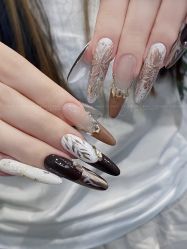 -花岐款式专研健康美甲沙龙