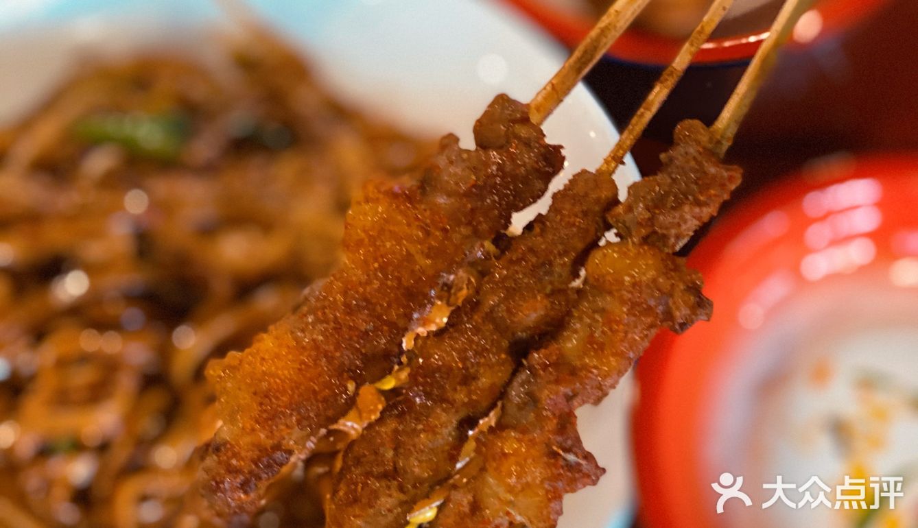 中山探店| 风味烧烤留住人间烟火气的东北饭堂