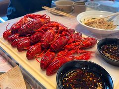 -肥肥虾庄·金牌油焖大虾(汉街SKP店)