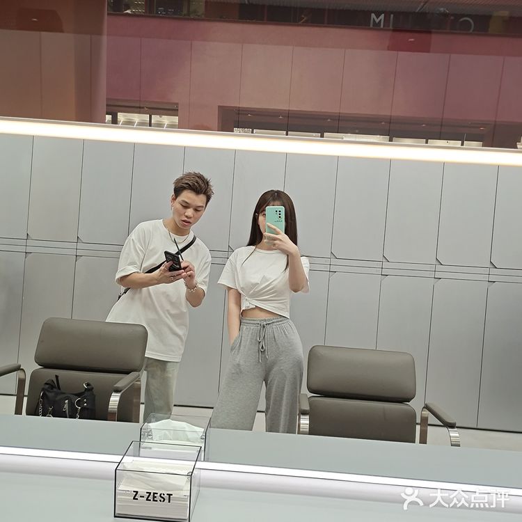 藏在网红地标里的潮流美发沙龙| Z.ZEST高质量染发