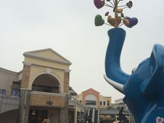 -百联奥特莱斯广场(武汉盘龙店)