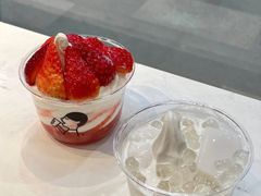 当季草莓雪糕杯-喜茶(北京五棵松华熙店)