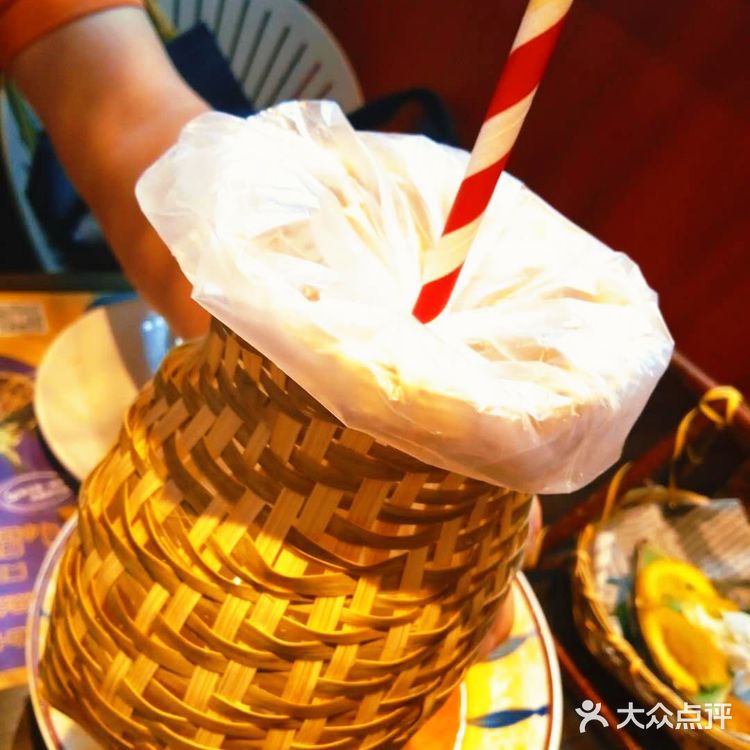 [亲亲][亲亲]探密泰妃殿宝藏级甜品:手提达叻椰子冰沙[胜利][胜利]