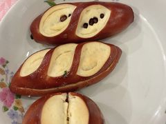 红豆碱水面包-WHEN PIGS FLY当猪飞