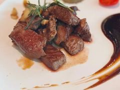 -山川小町·极番烧肉(新地假日广场店)