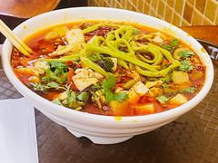 牛肉臊子菠菜面-老陈婆手工面庄