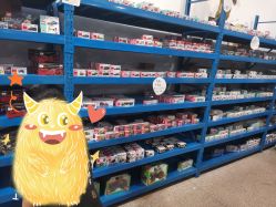 -逝水玩具折扣店