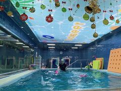 -蓝鲸奇亲子游泳俱乐部