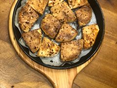 烤馍-老东镇啤酒屋海鲜加工·蒸汽海鲜·海鲜烧烤(台东店)