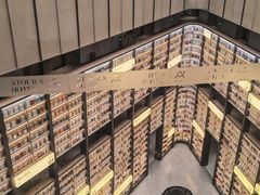 -上海虹桥中心爱琴海亚朵S酒店
