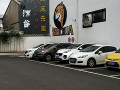 -嘿哟动霸CHUA·新潮玩运动娱乐中心·蹦床滑冰团建乐园