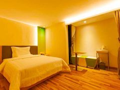 -7天连锁酒店(上海徐家汇龙华路地铁站店)