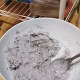 小火，一定要小火，我开中火就煎黑了。煎至金黄