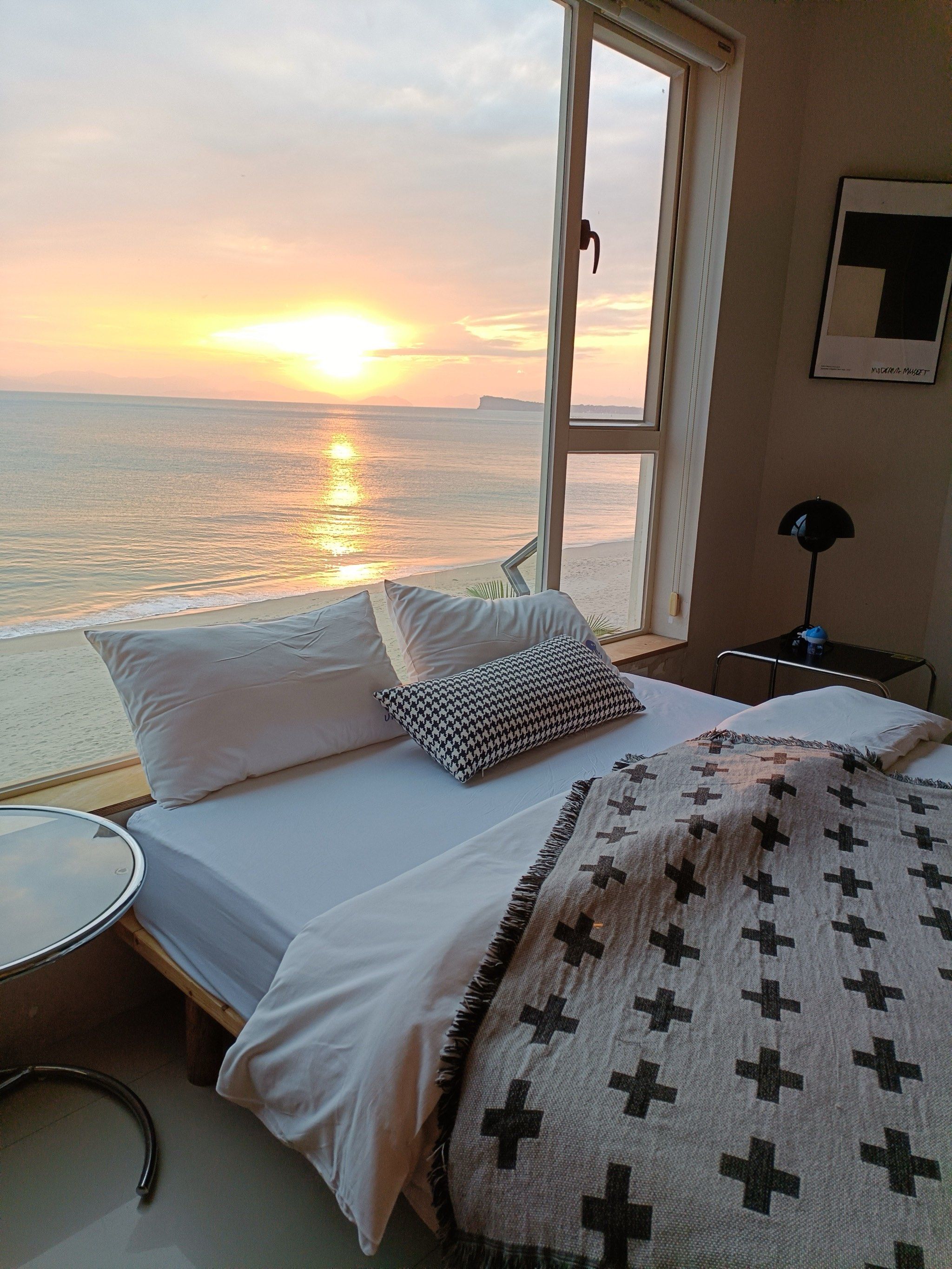 春天和男友去过一次,约定海边跨年❗️
✅落地窗正对大海