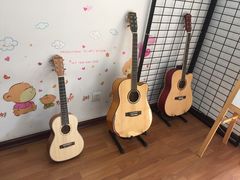 -八度音乐吉他教室(汉广店)