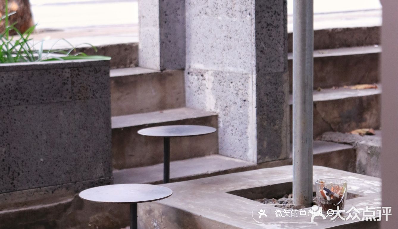 路过叹咖啡叹杯咖啡