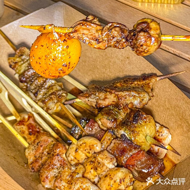 羡慕暨大的学生[流泪]学校后门的地摊烧鸟便宜又好吃！