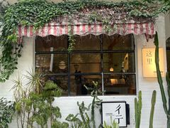 -彳亍咖啡·这里(水湾路店)