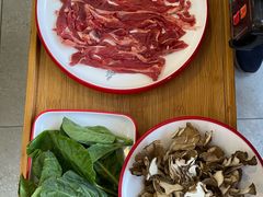 -毛辣果·贵州红酸汤牛肉火锅(西单店)