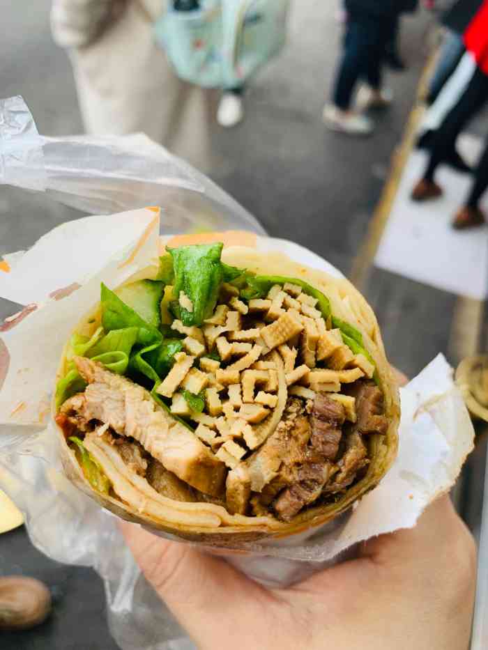 高麦卷饼王(碧凤坊店)-"味道一般吧 吃的人比较多 地理位置很好 .