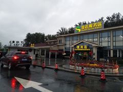 -窦店服务区-停车场